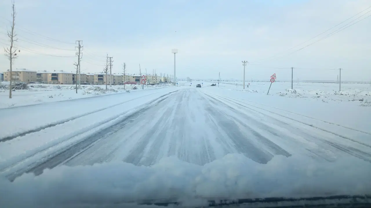 Diyarbakır'da kar yağışı etkili oldu: Uçuşlar iptal edildi!