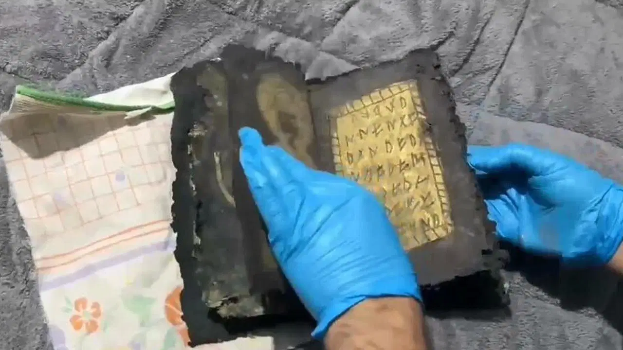 Aydın'da tarihi eser operasyonu: Bizans dönemine ait deri dua kitabı bulundu!