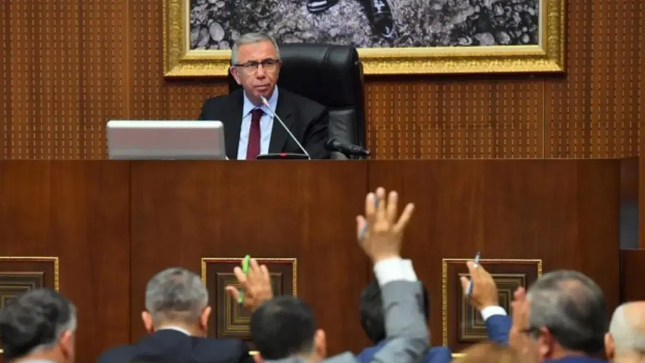 Mansur Yavaş sonrası ABB'de istifa depremi! Peş peşe istifa ettiler: Mecliste kaç CHP'li kaldı?