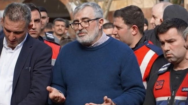 'Oteli vereceksin ya da içeri gireceksin'