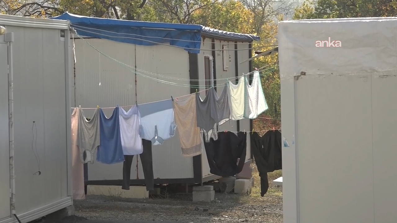 Bin gün geçti: Depremzedeler hâlâ 21 metrekarelik konteynerlerde yaşıyor!