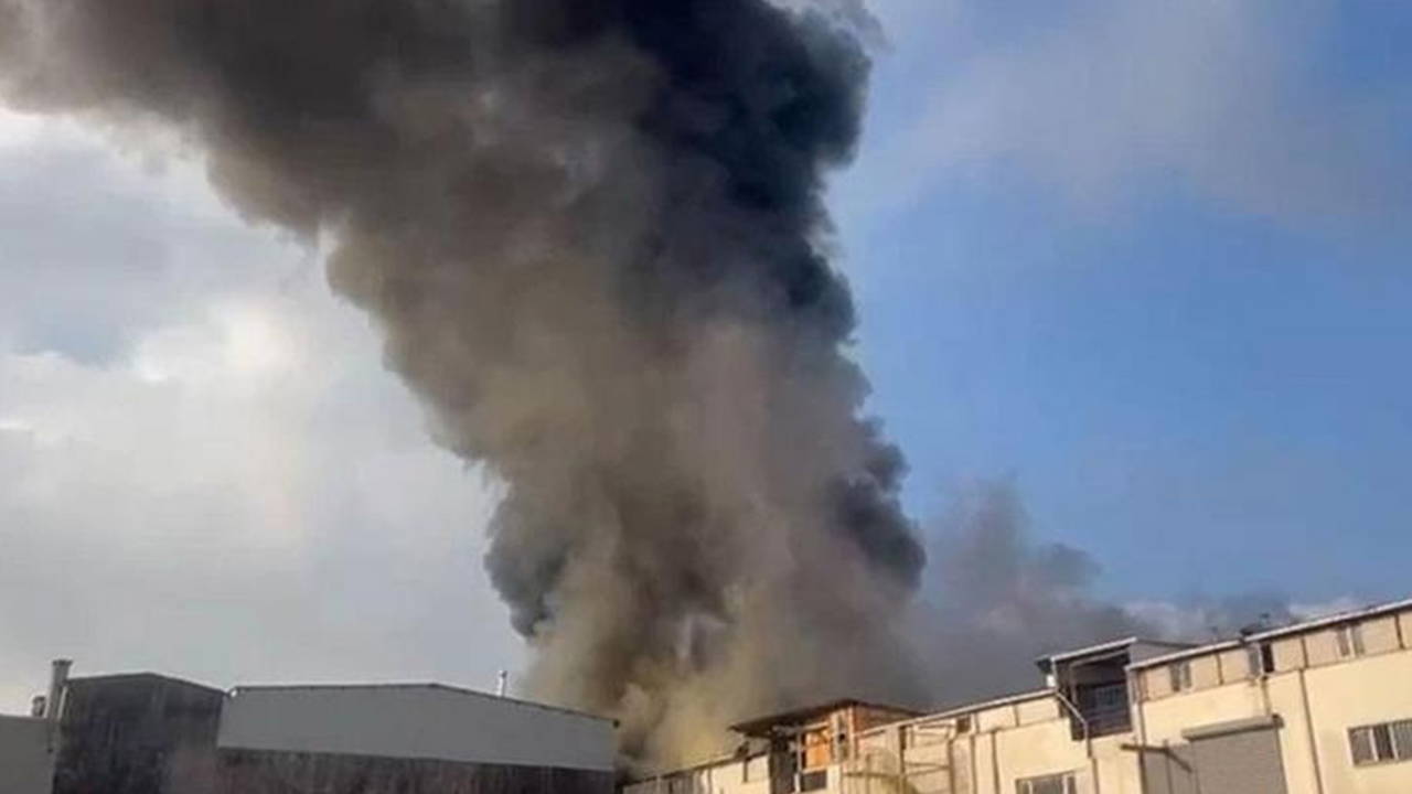 İstanbul Bağcılar'da tekstil atölyesinde korkutan yangın!