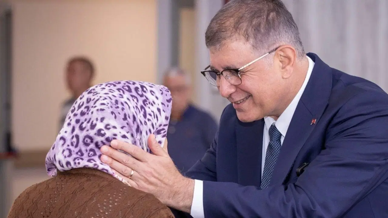 İzmir Büyükşehir Belediyesi'nden emeklilere 30 milyon lirayı aşan destek