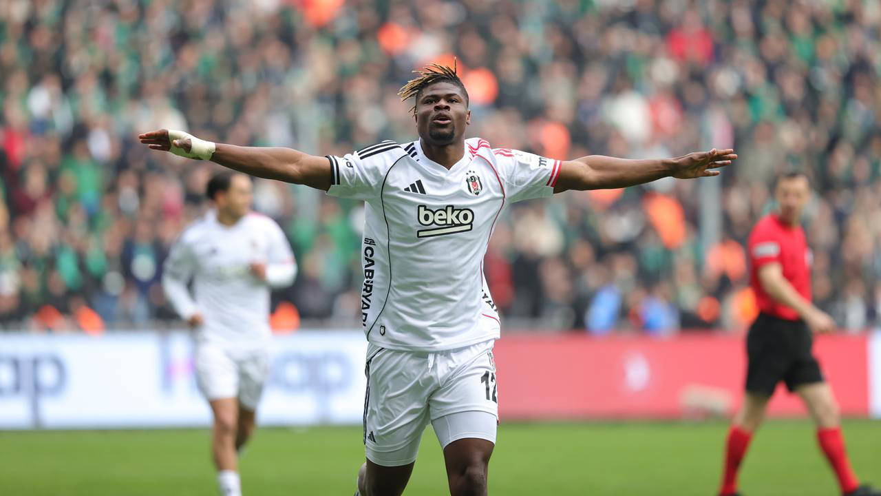Dev derbi öncesi hata yapmadı: Beşiktaş deplasmanda 3 puanı Agbadou ile aldı!