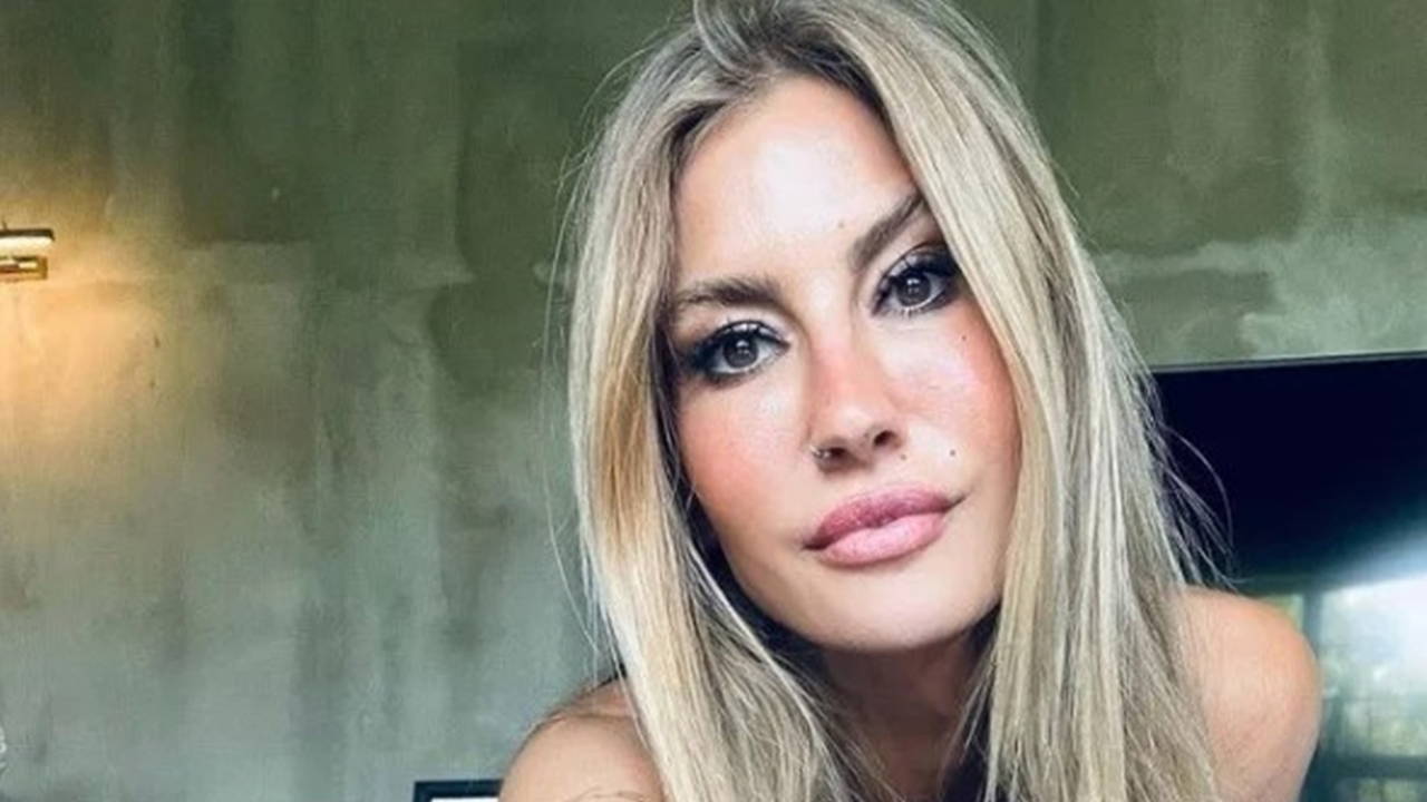 Çağla Şıkel'in o hareketi hayranlarını kızdırdı: Tepki yağdı!