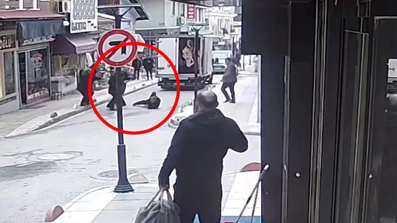 Elazığ’da dehşet anları: Vurduğu yaralıyı yerde tekmeledi!