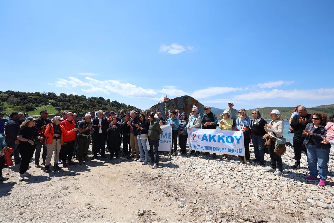 Urla halkının hurda gemi zaferi: Hurda gemi Demircili’den kaldırılıyor