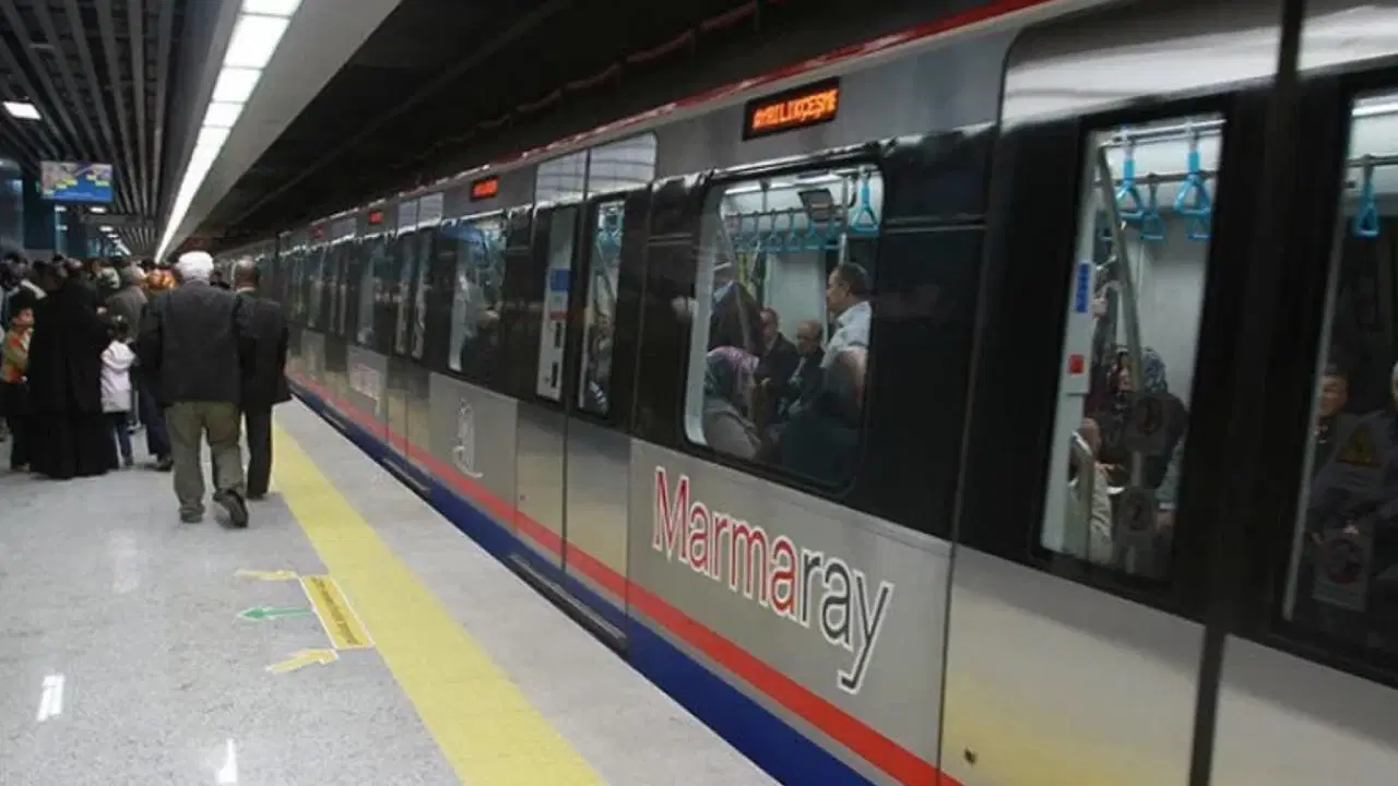 Marmaray'da teknik arıza... Seferlerde gecikme yaşanıyor!