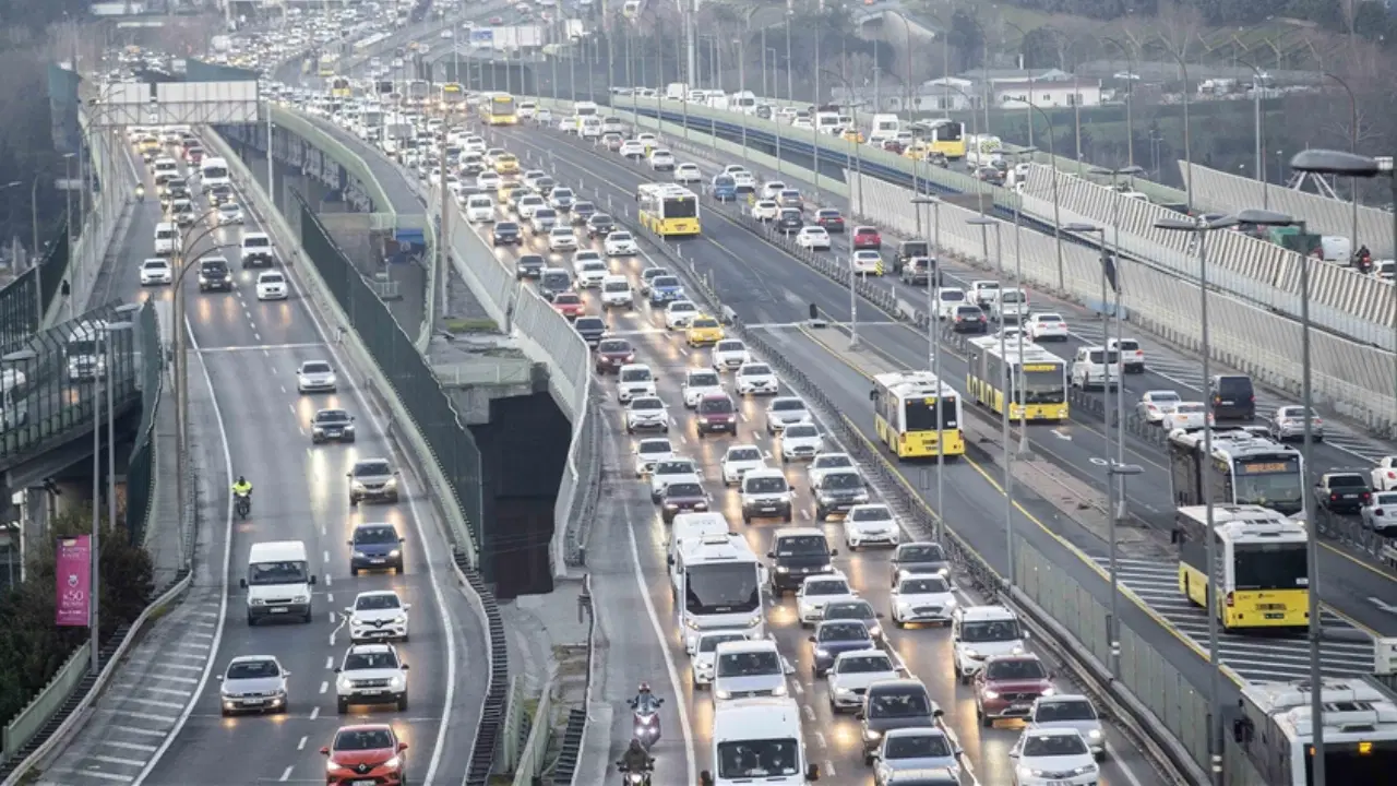 İstanbul'da sabah saatlerinde trafik yoğunluğu yüzde 72'ye çıktı