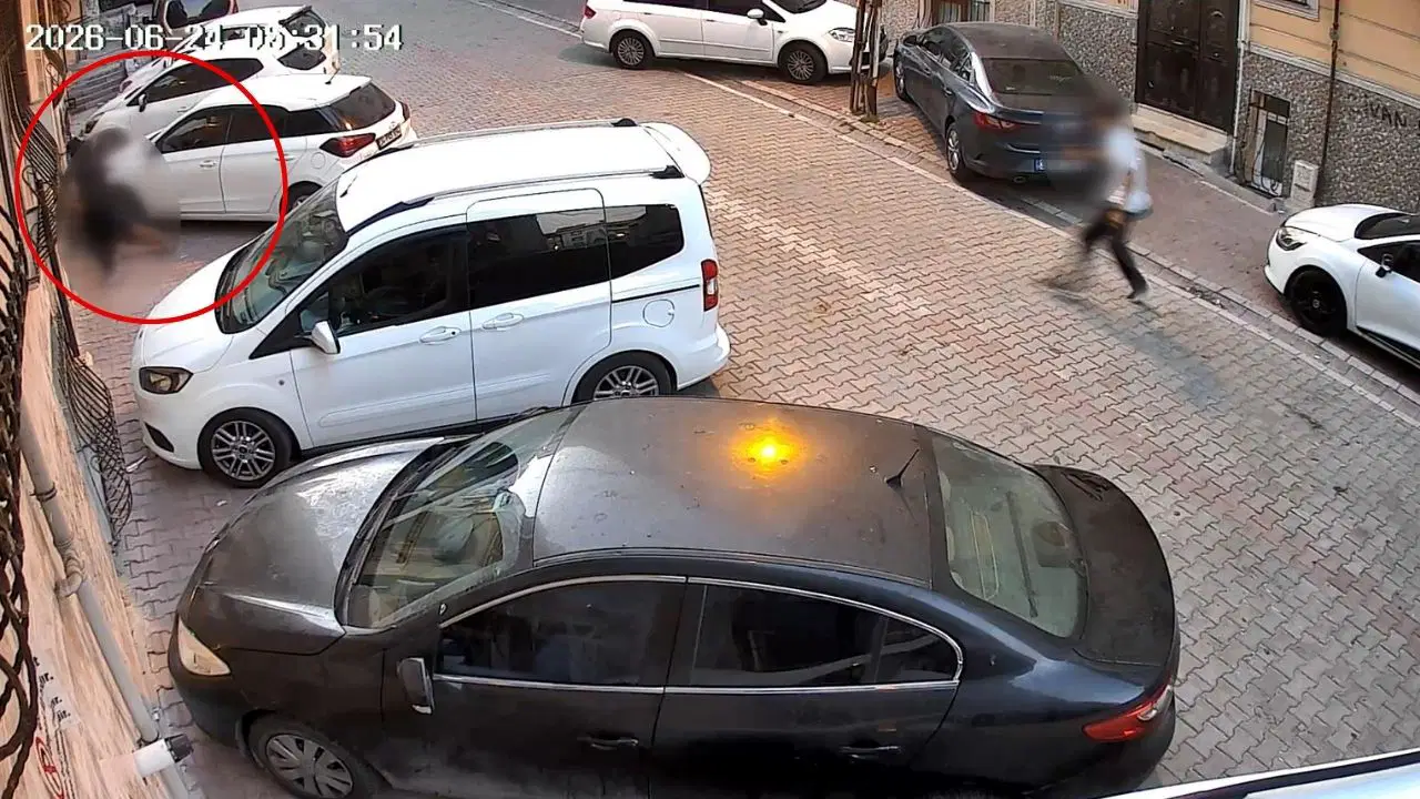 Esenyurt'ta evinin önünde silahlı saldırıya uğradı!