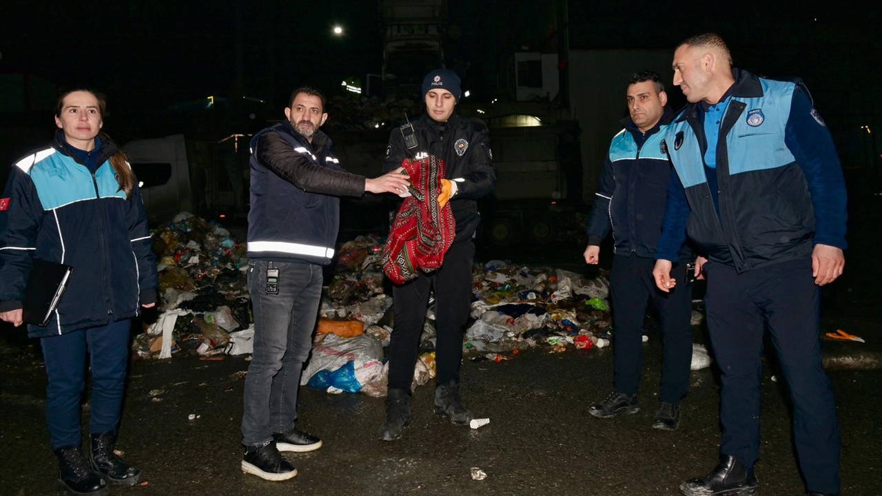 Esenyurt'ta çöpte 1 milyon 200 bin lira değerinde altın bulundu