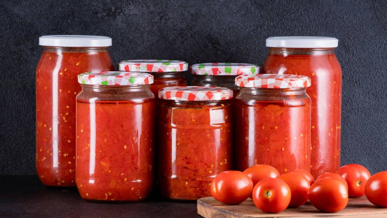 Pratik ve lezzetli tarif: Ev yapımı kışlık domates sosu