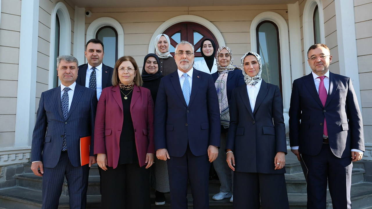 Bakan Işıkhan'dan KADEM’e ziyaret: 'Aile yapısını' görüştüler