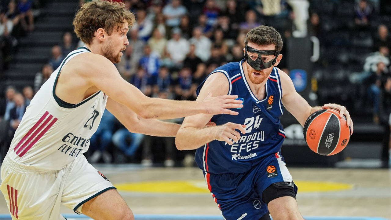 Anadolu Efes'ten Real Madrid'e geçit yok! EuroLeague'de galibiyetle tanıştı...