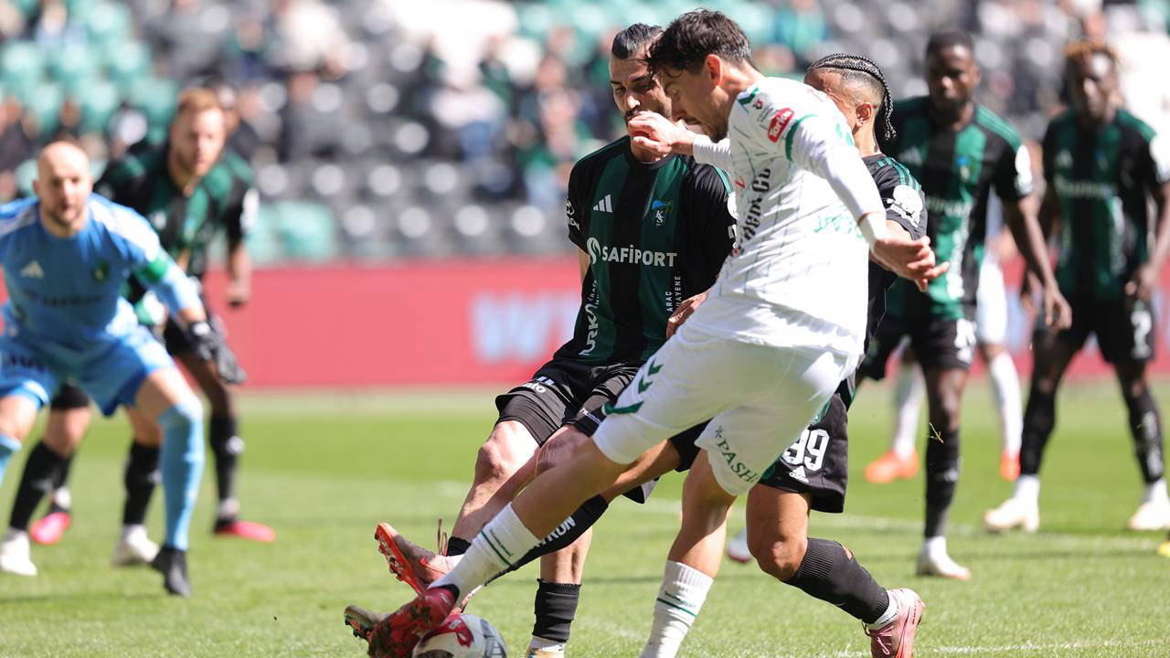 Konyaspor'dan Kocaelispor deplasmanında nefes kesen geri dönüş!