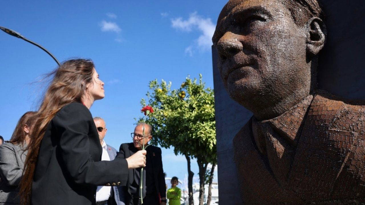 Çeşme’de 10 Kasım: Atatürk sevgi, minnet ve sanatla anıldı