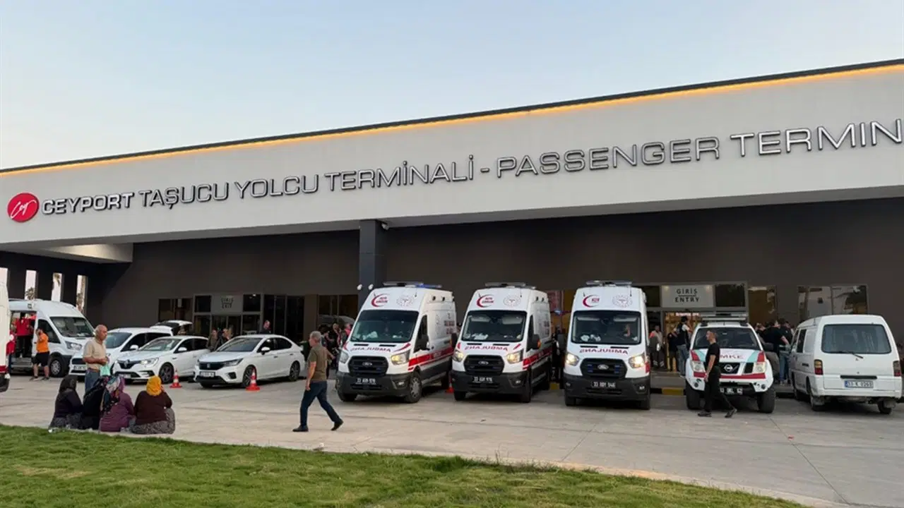 Girne'de gemi faciası: Taşucu Limanı'nda bekleyiş sürüyor