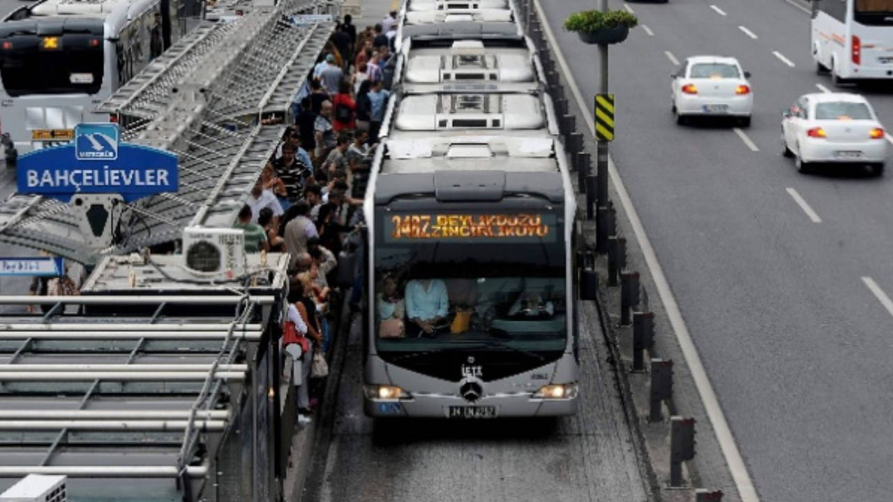 İstanbul'da 30 yaş üstü öğrencilerin indirimli ulaşım hakkı yeniden mahkemede 