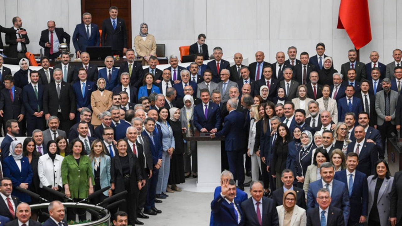 'Çerçeve yasa' onaylandı: TBMM'deki tarihi günden kareler