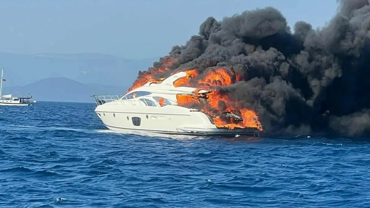 Lüks yat alev alev yanmıştı: Sahibi ünlü iş insanı çıktı!