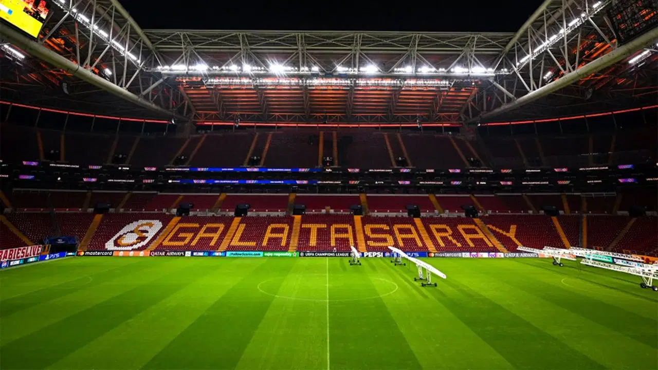 Galatasaray'da RAMS Park'ın zeminine İngiliz bakımı!
