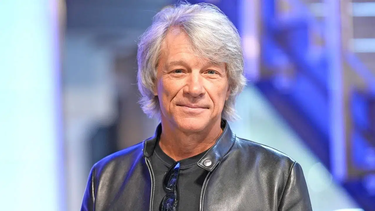 Ses teli ameliyatı sonrası sahnelerden uzak kalmıştı: Jon Bon Jovi turneyle geri döndü