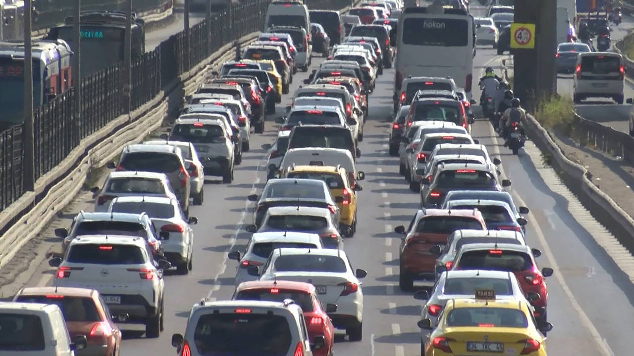 İstanbul'da haftanın ilk iş gününde trafik yoğunluğu