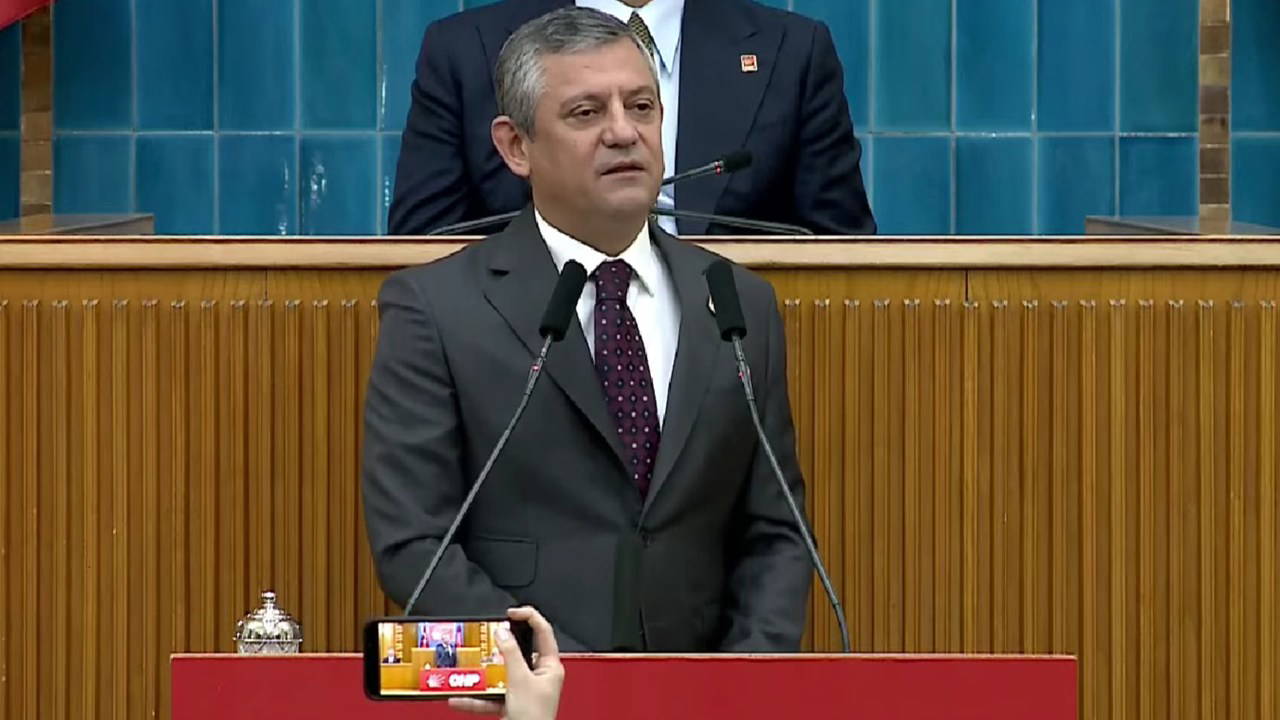 CHP Genel Başkanı Özgür Özel grup kürsüsünde konuşuyor