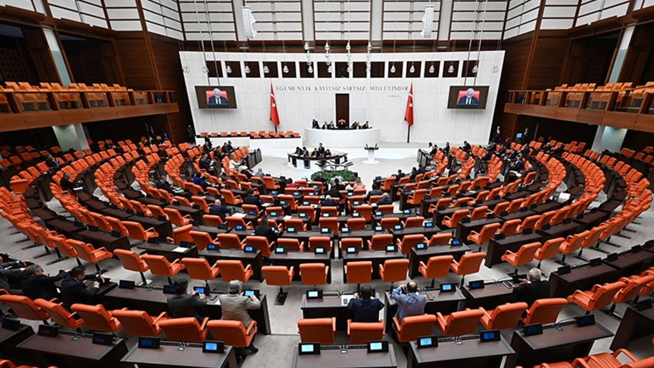 Özgür Özel'den komisyon açıklaması: 'Liste belli değil'