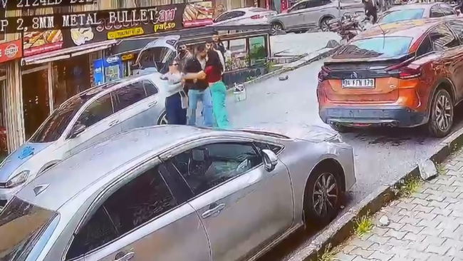 Trafikte tartıştığı sürücüye kafa attı