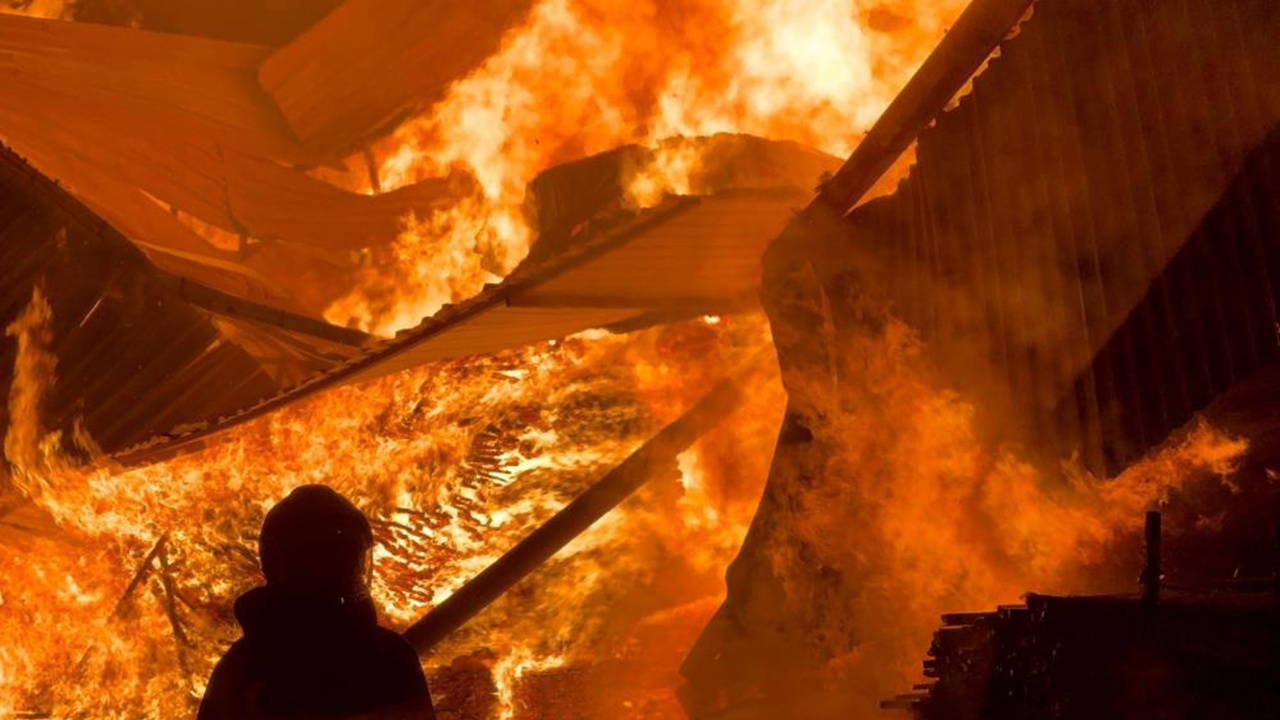 Kereste fabrikasında yangın: Ekipler müdahale ediyor!