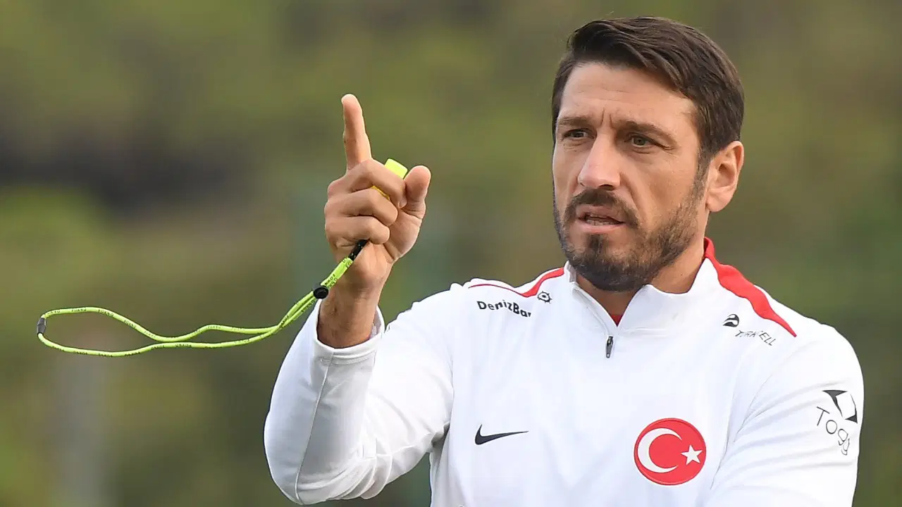 Milli maçta büyük panik... Egemen Korkmaz saha kenarında fenalaştı!