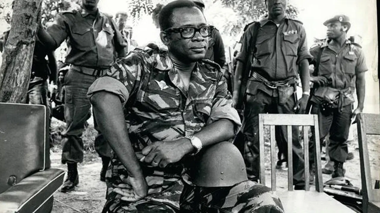 Trump resimli pasaport bir ilk değil! İşte kendi fotoğraflarını absürt şeylere ekletmiş liderler