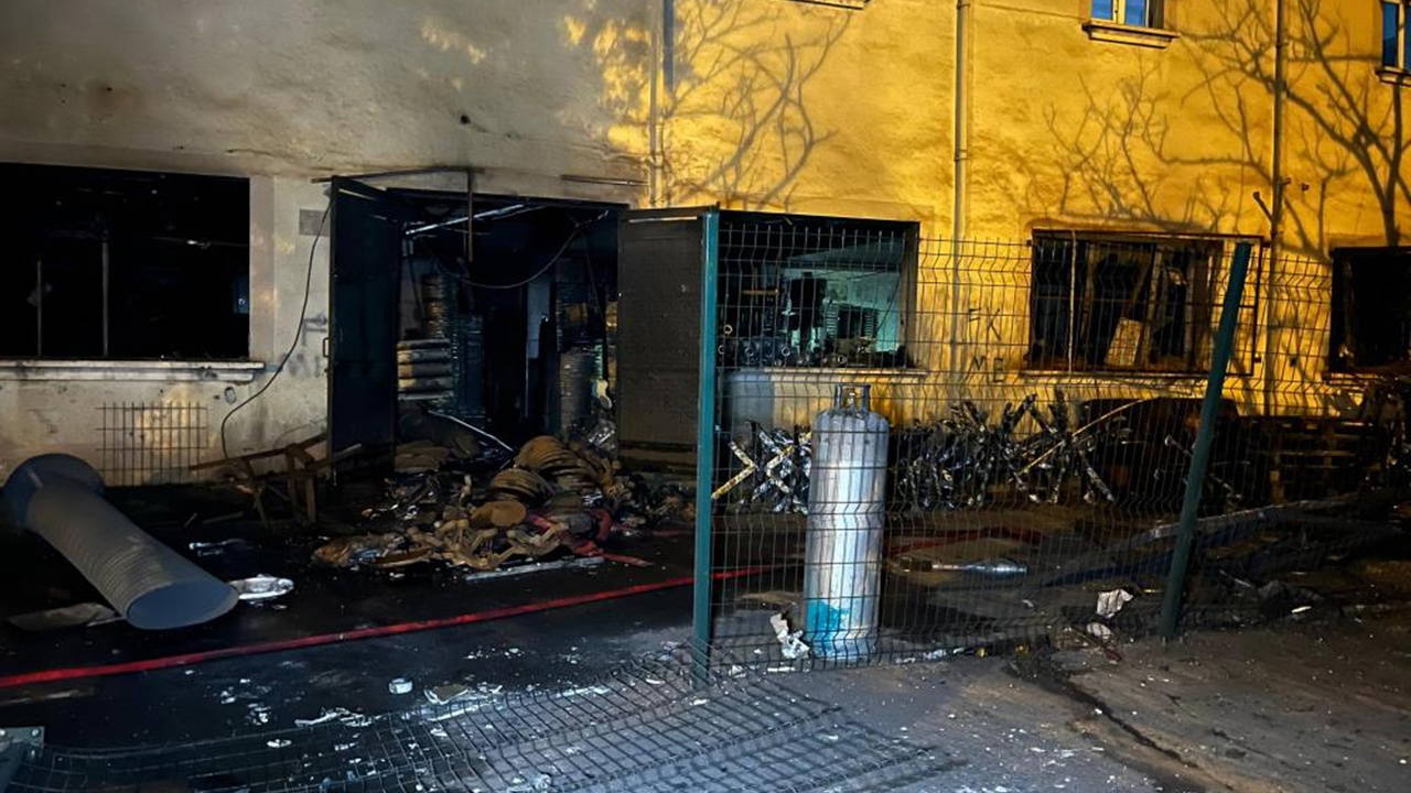 Fabrikada sanayi tipi tüp patladı: 1’i ağır 3 işçi yaralandı
