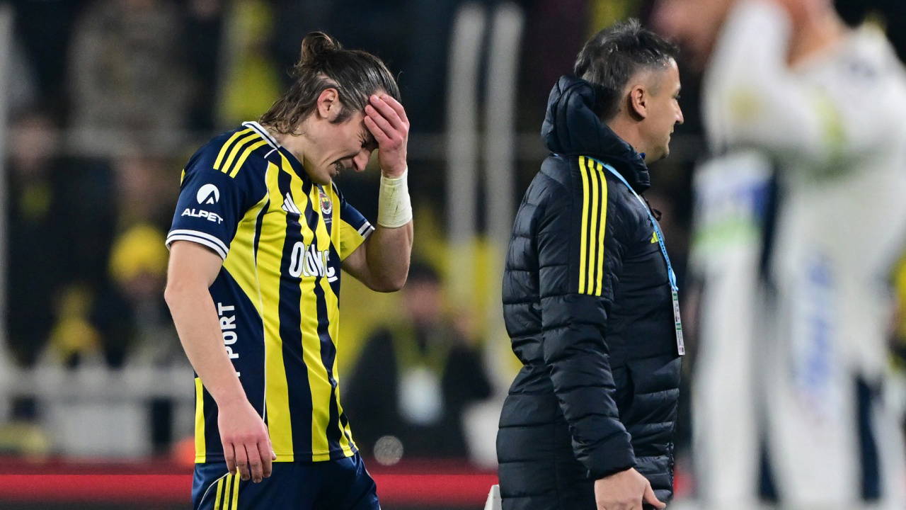 Fenerbahçe'de sakatlık: İki futbolcu oyuna devam edemedi!