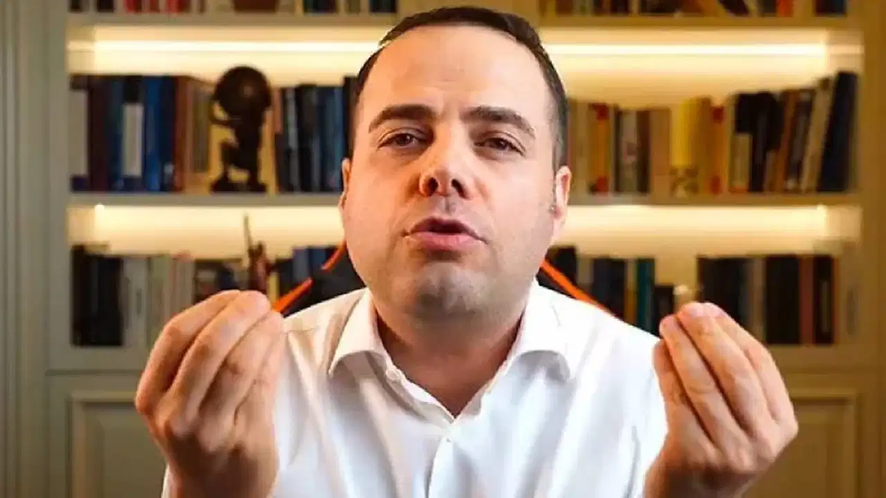 Özgür Demirtaş'tan sosyalist ve komünistlere tepki çekecek sözler: 'Al komünisti, vur faşiste!'