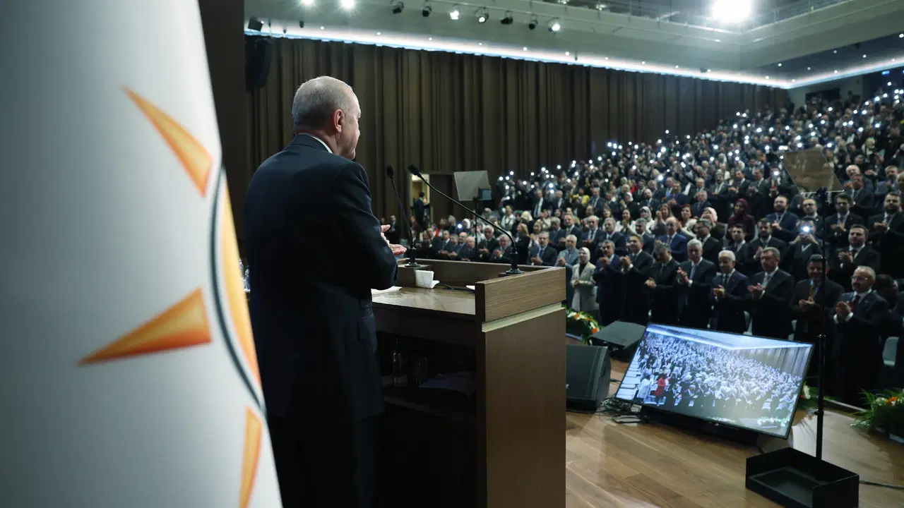 AKP'de 'fon krizi endişesi' büyüyor: 'Partinin gördüğü en büyük kriz, seçim kaybettirebilir'