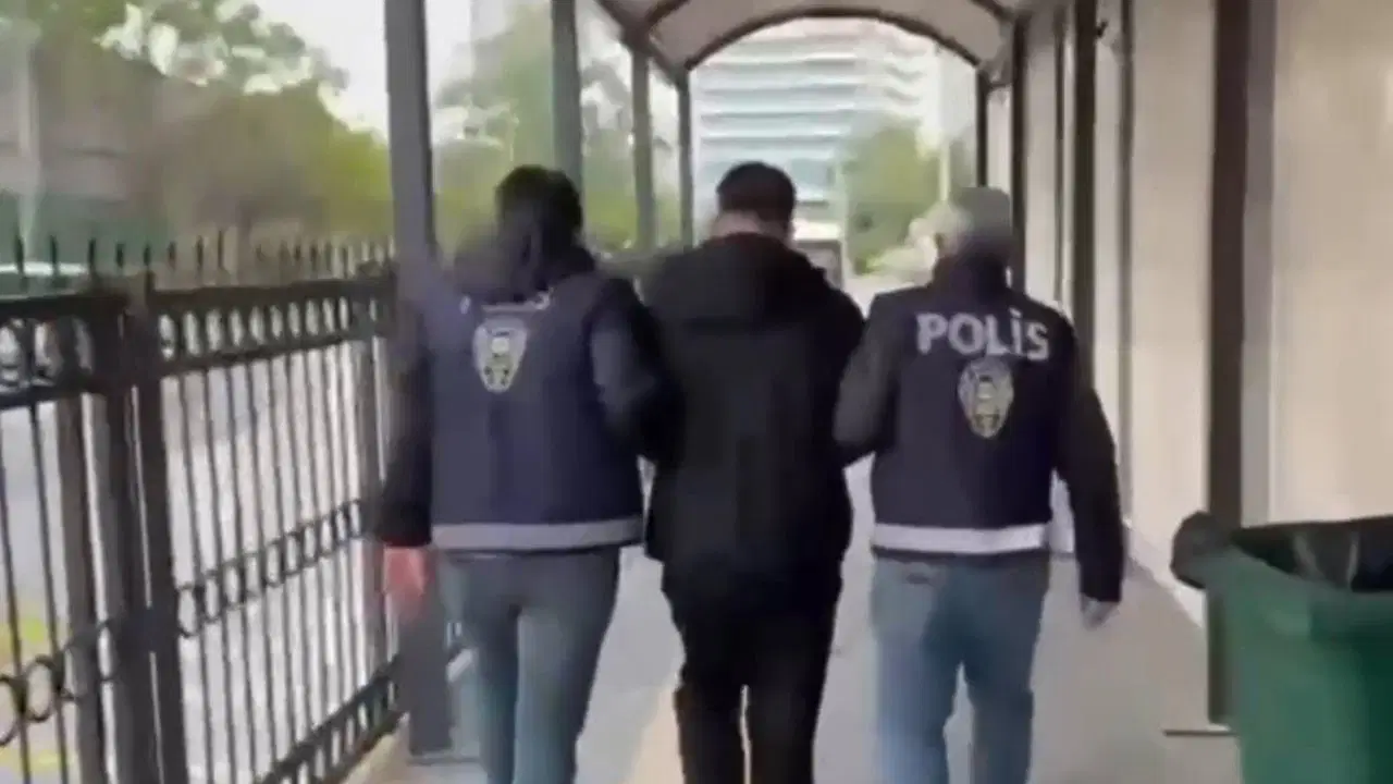 Firari hükümlü saklandığı gardıropta yakalandı