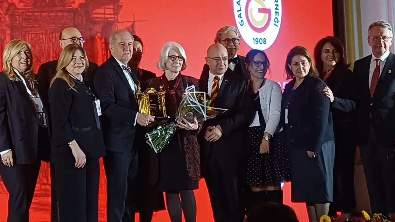 14'üncü Galatasaray Ödülü Gülser Corat'a verildi... Bu yılın teması: Toplumsal Cinsiyet Eşitliği