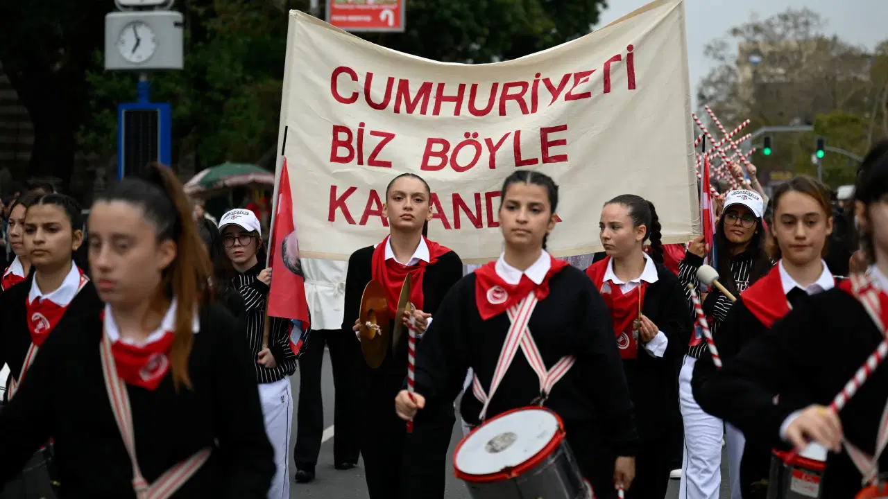 Beşiktaş'ta Cumhuriyet yürüyüşü düzenlendi!