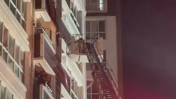 14 katlı binada yangın paniği: Mahsur kalan 13 kişi kurtarıldı