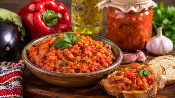 Farklı meze arayanlara: Romanya'nın geleneksel mezesi Zacuscă nasıl yapılır?