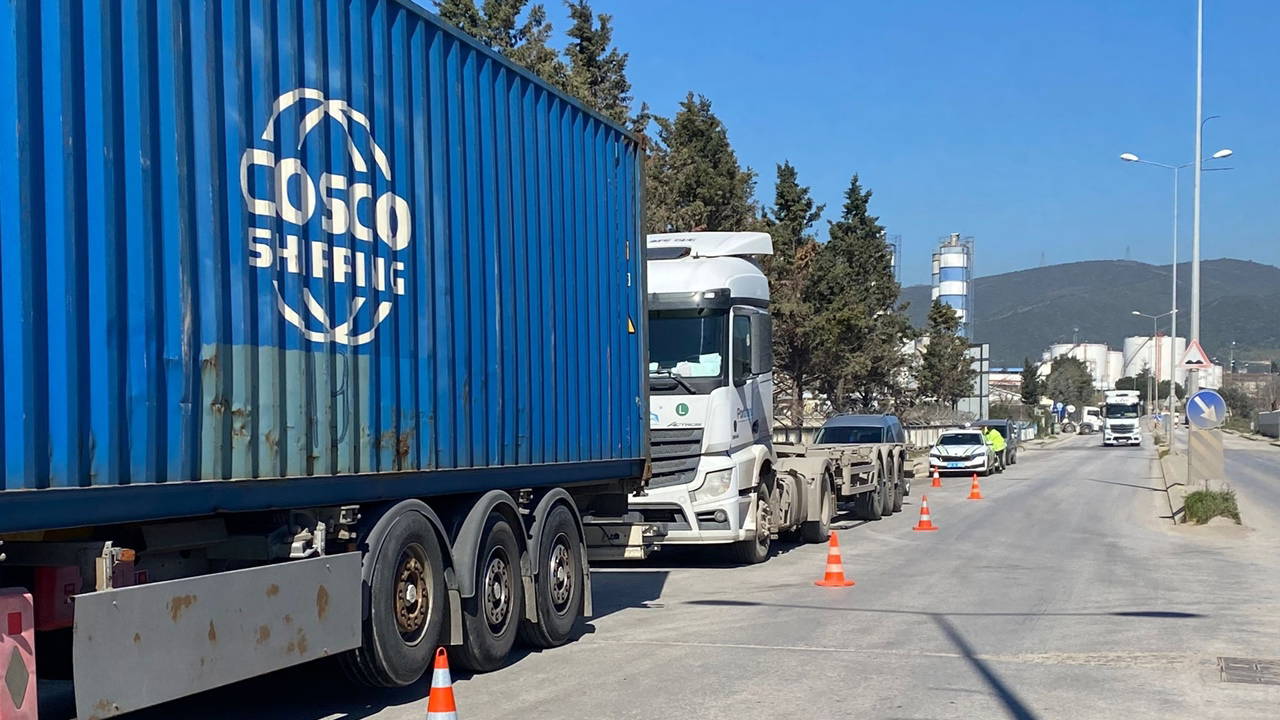 İki TIR’ın arasında sıkışıp hayatını kaybetti!