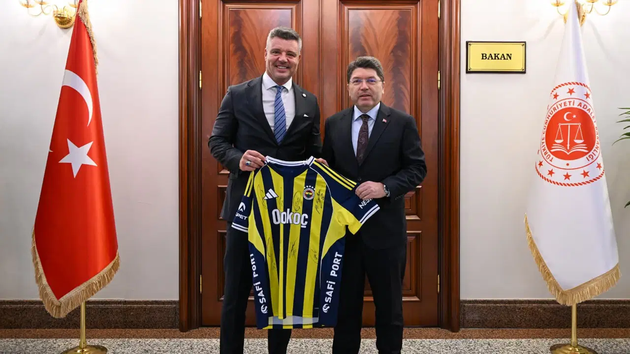 Adalet Bakanı Tunç'a verilen formada imzası yer almıştı... 