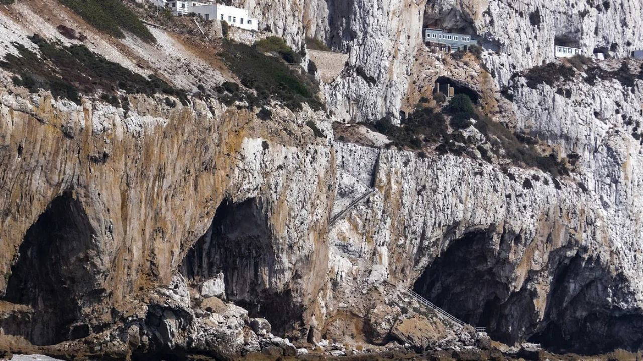 Arkeologlar 40 bin yıl kapalı kalan mağaraya girdi: Mühürlü bölümden çıkanlar şaşırttı