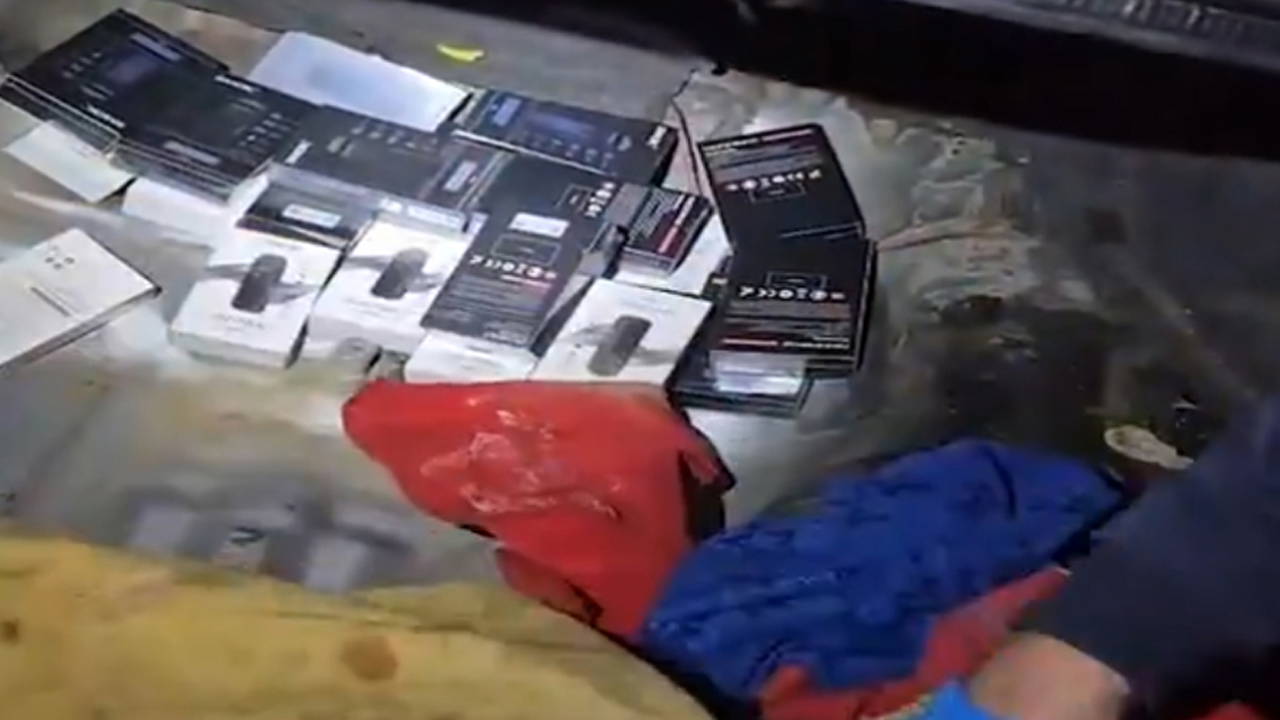 Aracından 500 adet elektronik sigara çıktı: Sürücü gözaltında!