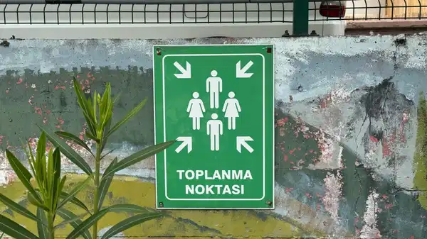 'Deprem toplanma alanının girişi kapatıldı' iddiası