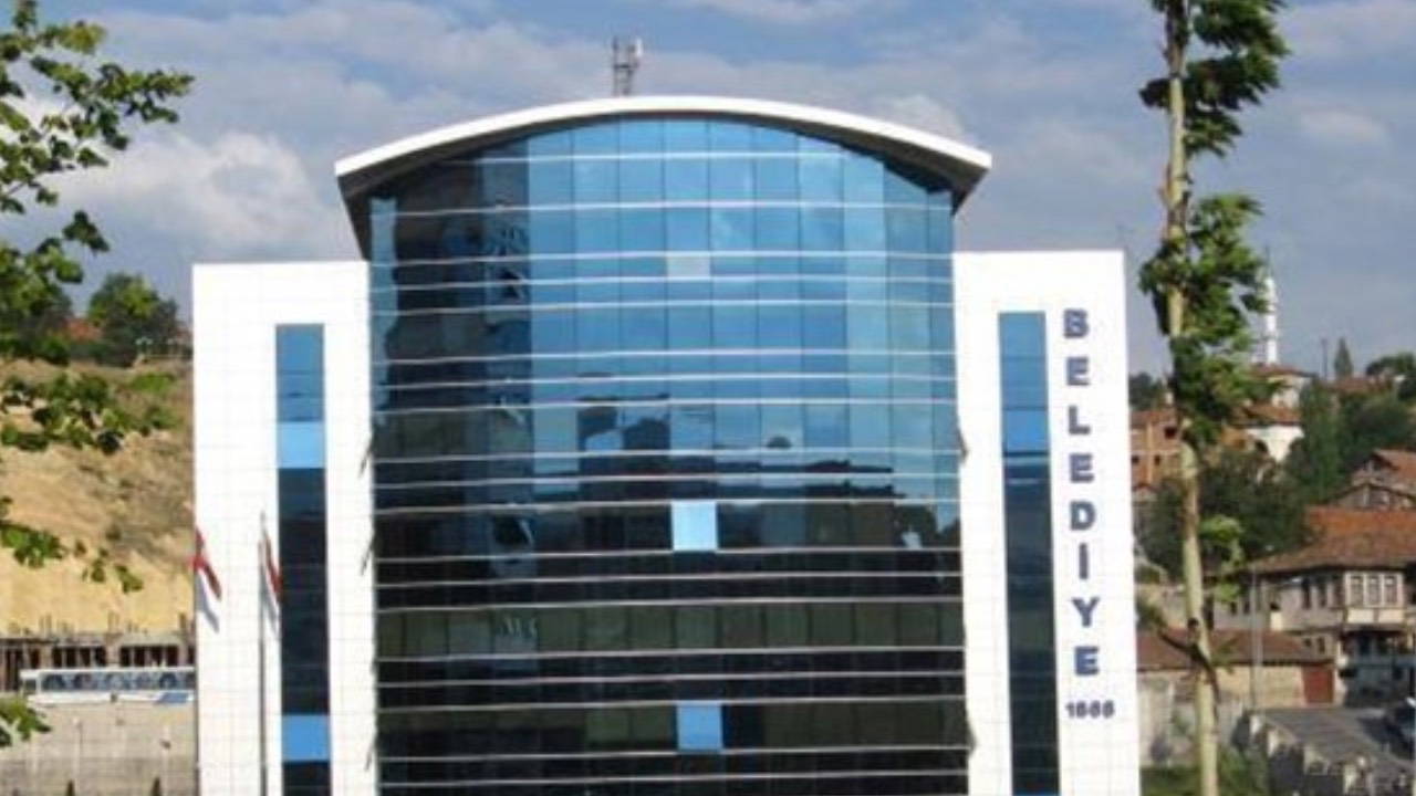 Kastamonu Belediyesi'ne silah ve kılıçla baskın!