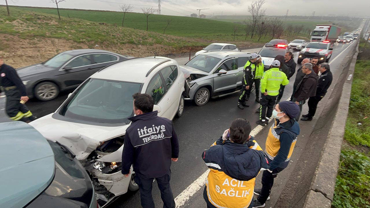 Tekirdağ’da zincirleme kaza: 4 araç birbirine girdi