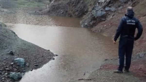 Hatay'da suyla dolan çukura düşen çocuk hayatını kaybetti